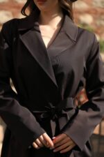 Длинное пальто с поясом и плиссированными манжетами, коричневый цвет plus size T-089 — изображение 6